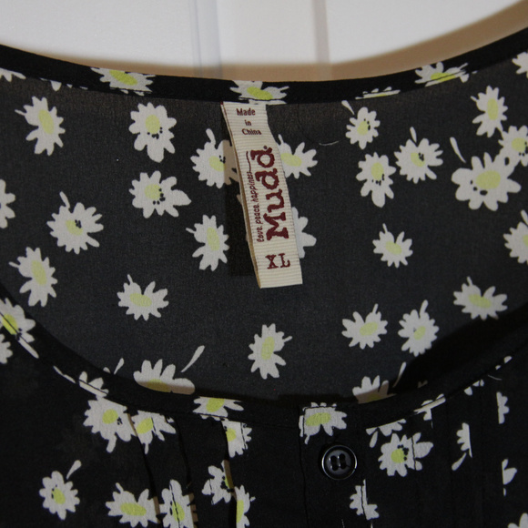 Mudd Pintuck Blouse - Picture 3 of 4